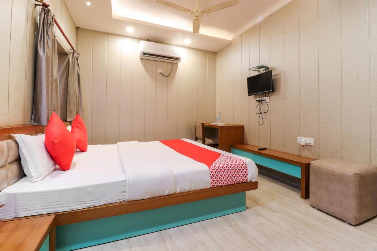 Oyo 26781 Hotel Raghupati Ayodhya Eksteriør billede