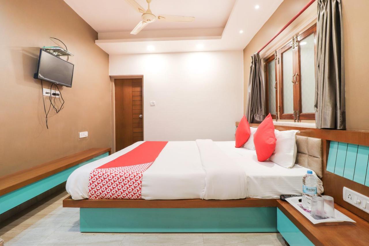 Oyo 26781 Hotel Raghupati Ayodhya Eksteriør billede
