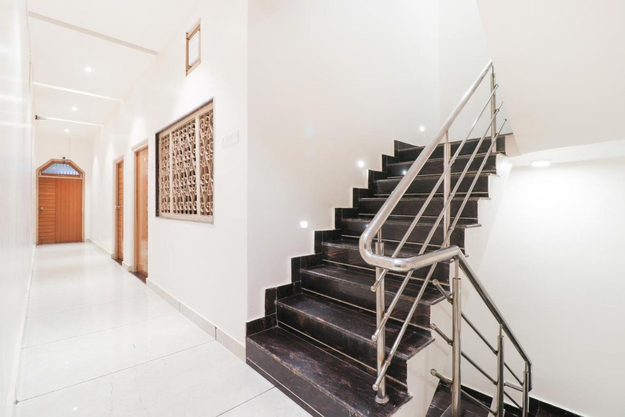 Oyo 26781 Hotel Raghupati Ayodhya Eksteriør billede