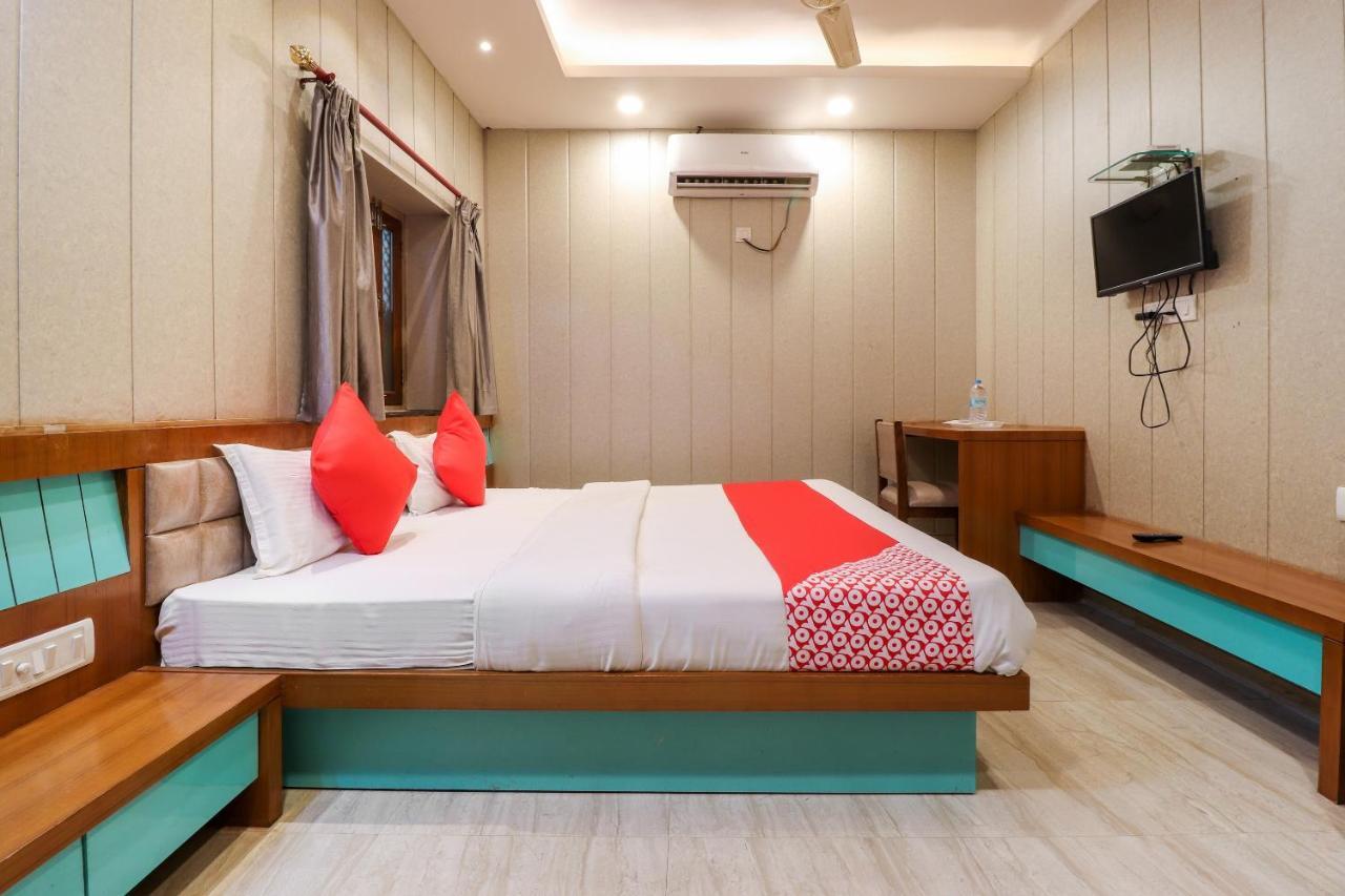 Oyo 26781 Hotel Raghupati Ayodhya Eksteriør billede