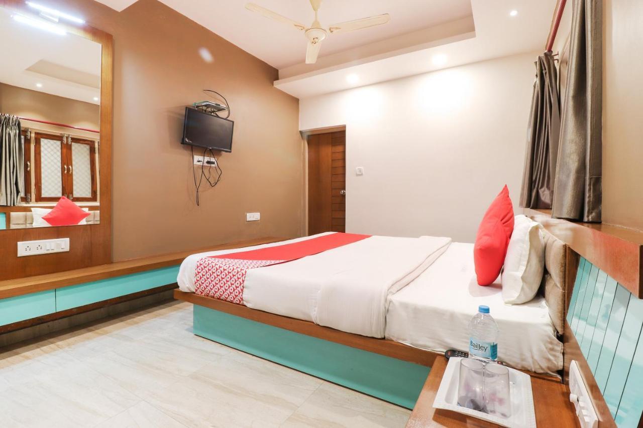 Oyo 26781 Hotel Raghupati Ayodhya Eksteriør billede