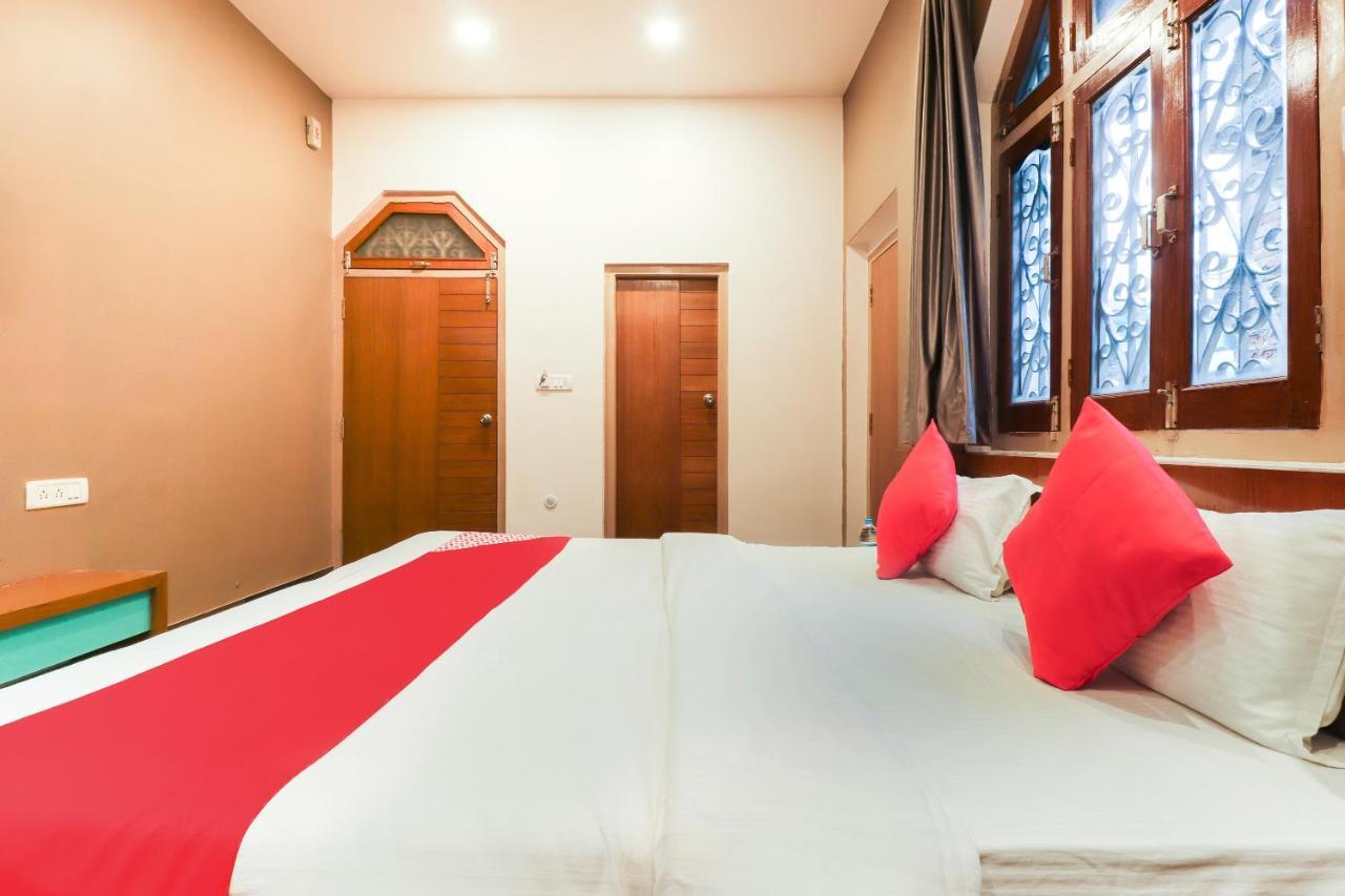 Oyo 26781 Hotel Raghupati Ayodhya Eksteriør billede