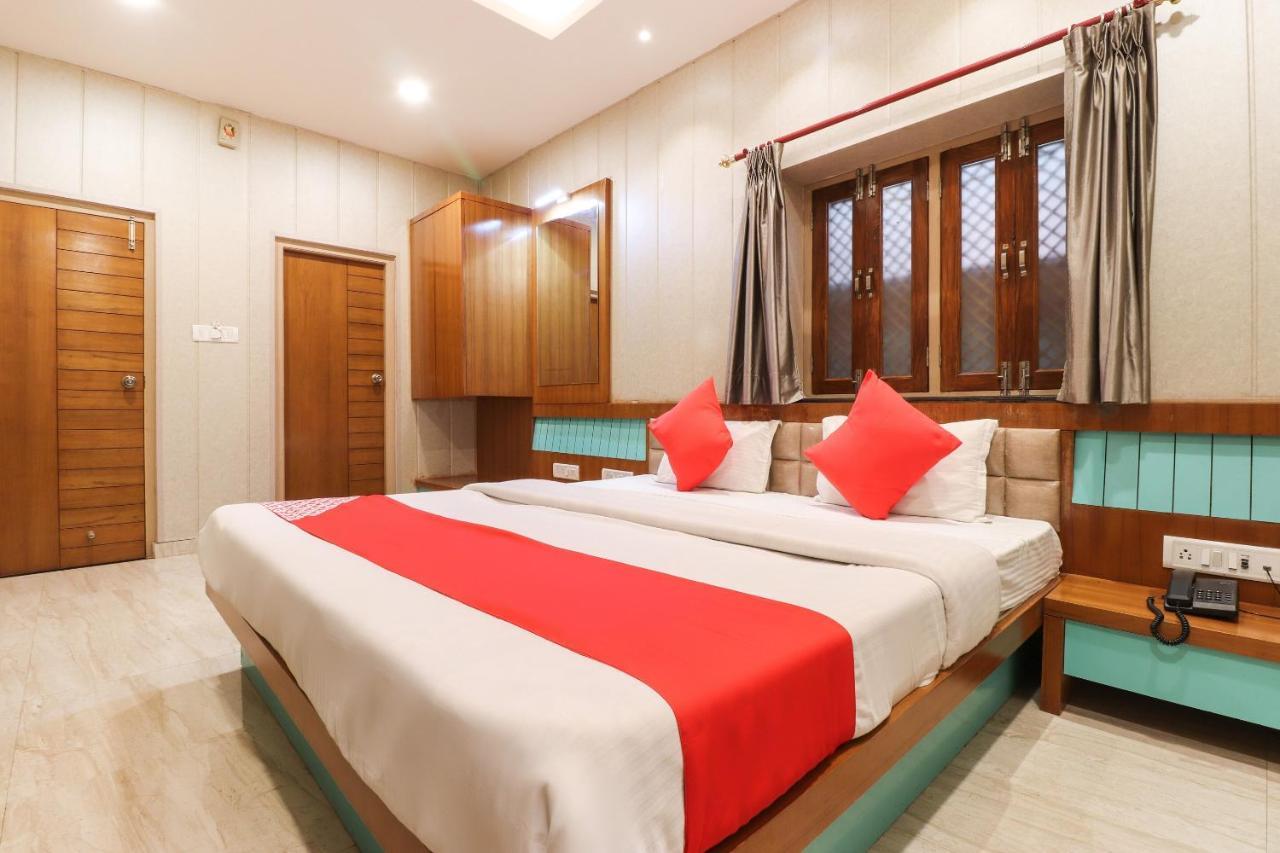Oyo 26781 Hotel Raghupati Ayodhya Eksteriør billede