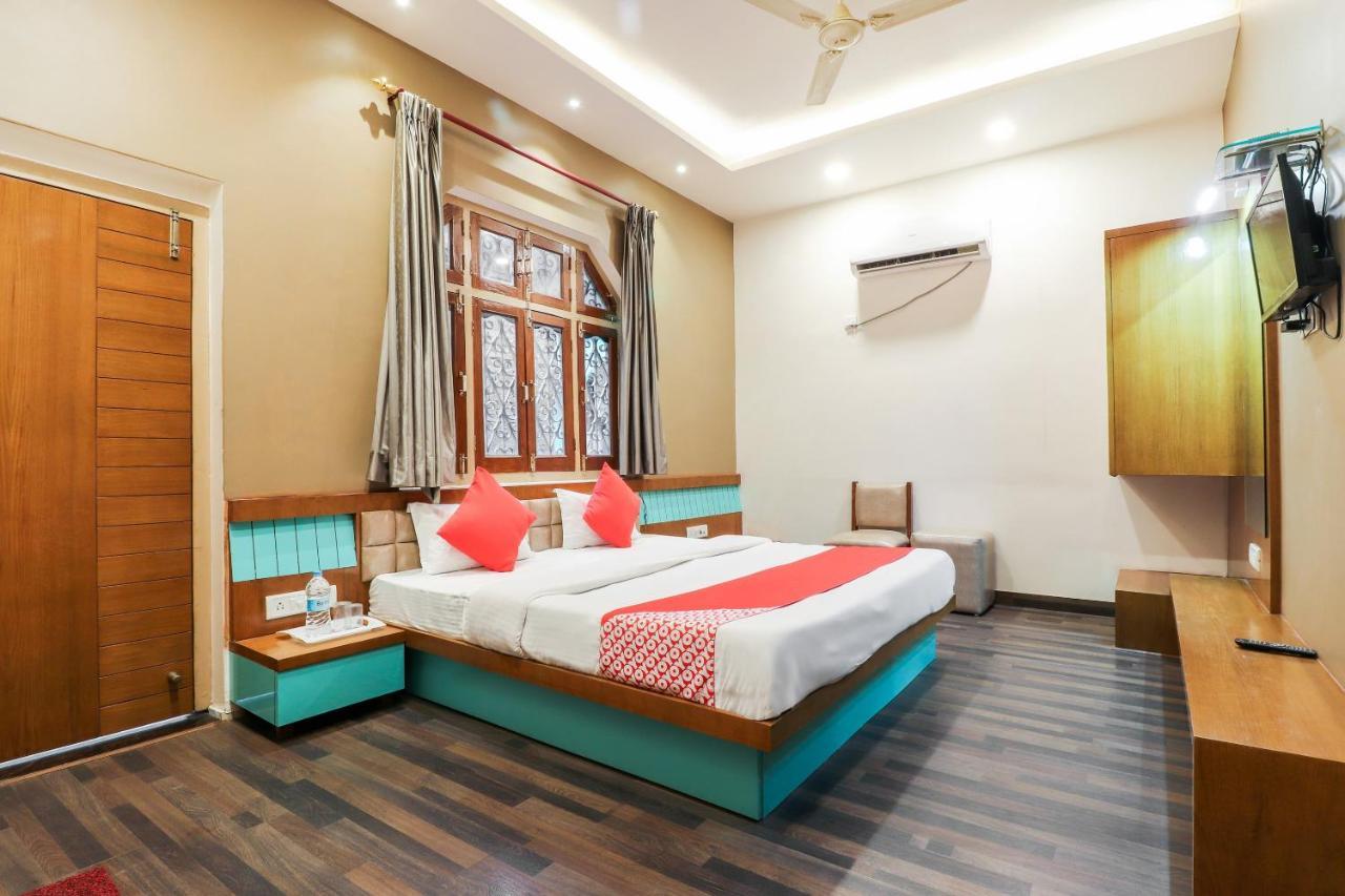 Oyo 26781 Hotel Raghupati Ayodhya Eksteriør billede